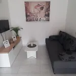 Mango شقة فاجانا